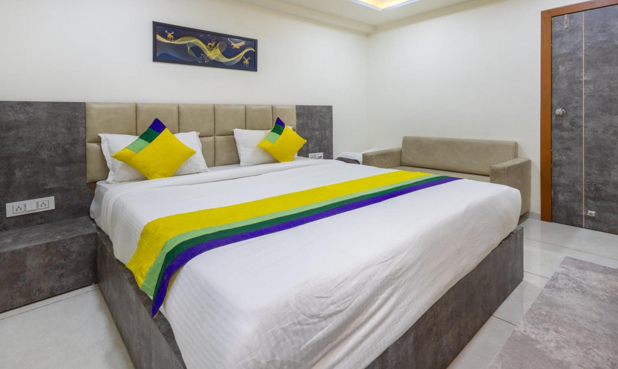Itsy Hotels Signature, Nehru Nagar أحمد أباد المظهر الخارجي الصورة
