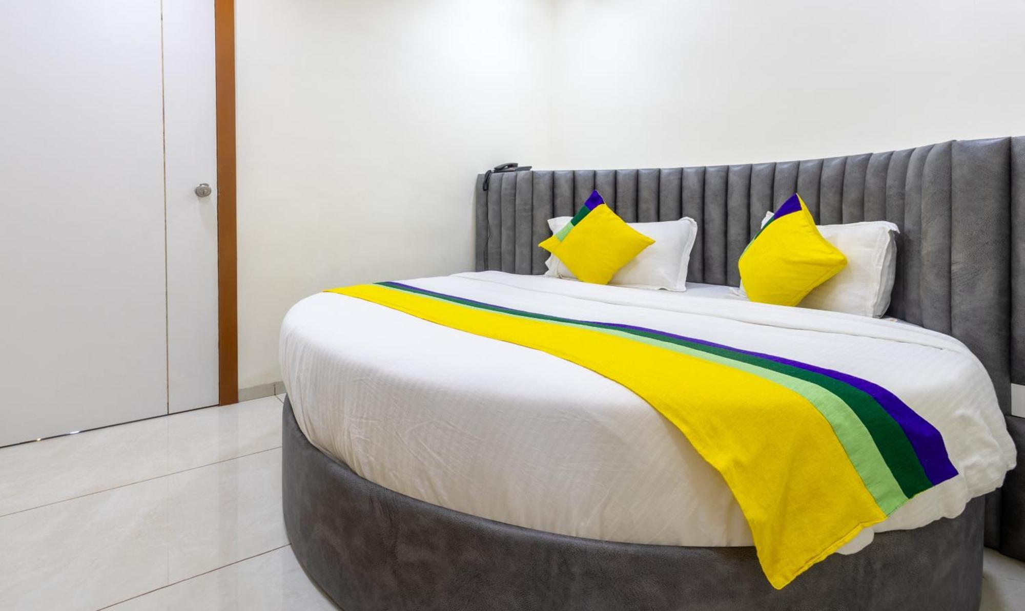 Itsy Hotels Signature, Nehru Nagar أحمد أباد المظهر الخارجي الصورة