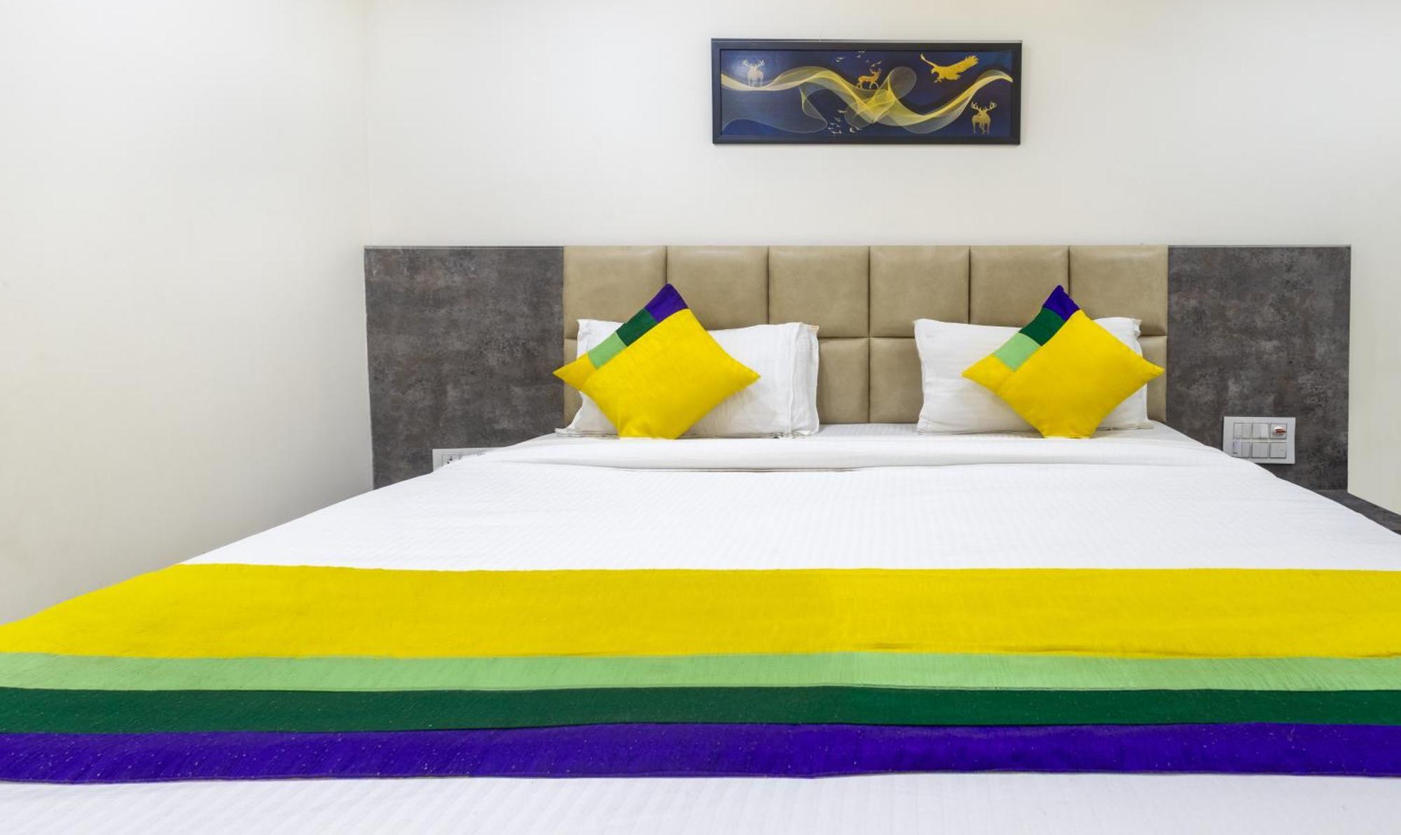 Itsy Hotels Signature, Nehru Nagar أحمد أباد المظهر الخارجي الصورة