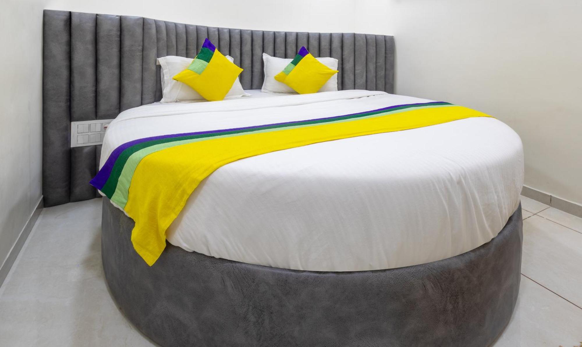 Itsy Hotels Signature, Nehru Nagar أحمد أباد المظهر الخارجي الصورة