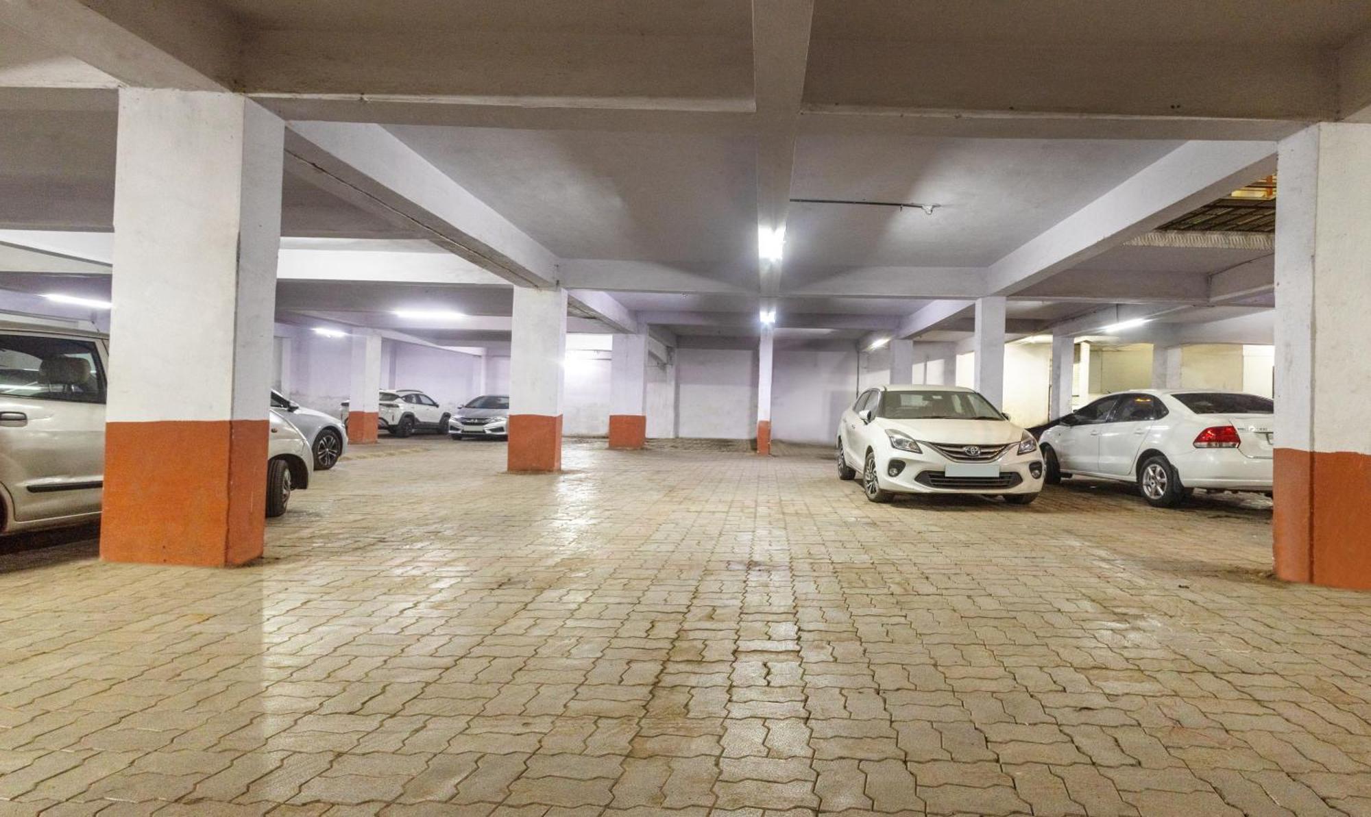 Itsy Hotels Signature, Nehru Nagar أحمد أباد المظهر الخارجي الصورة